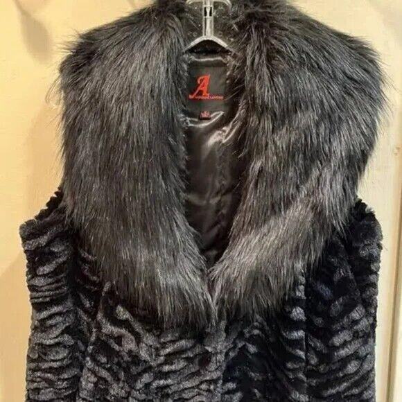 NEW Adrienne Landau Black Vest, Faux Fur Collar  w/Shearling Body Size Small - Picture 6 of 12